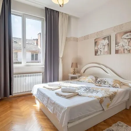 Aristocratic Elegant 2 Bdrm Spacious Center 아파트 소피아