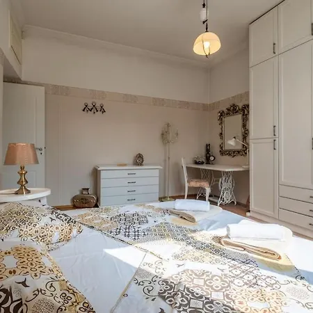 Aristocratic Elegant 2 Bdrm Spacious Center Lejlighed Sofia