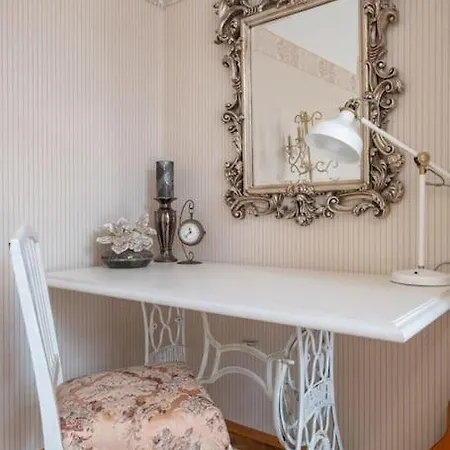 Lejlighed Aristocratic Elegant 2 Bdrm Spacious Center *