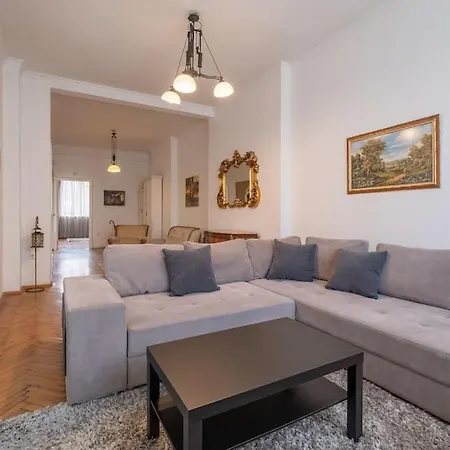 Aristocratic Elegant 2 Bdrm Spacious Center