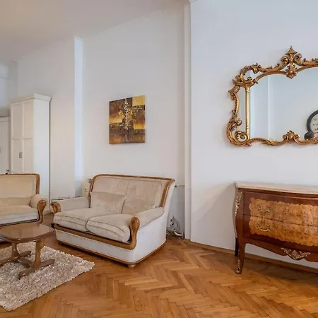 Aristocratic Elegant 2 Bdrm Spacious Center 아파트 소피아