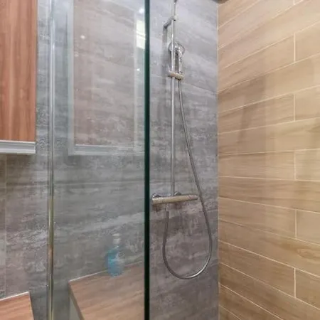 Aristocratic Elegant 2 Bdrm Spacious Center 아파트 *