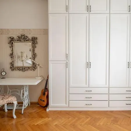 Aristocratic Elegant 2 Bdrm Spacious Center * 소피아