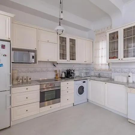 Lejlighed Aristocratic Elegant 2 Bdrm Spacious Center Sofia