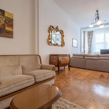 Aristocratic Elegant 2 Bdrm Spacious Center 소피아