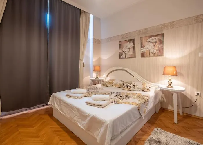 公寓 Aristocratic Elegant 2 Bdrm Spacious Center 索菲亞