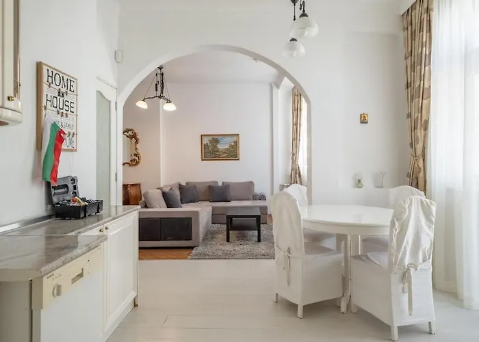 Aristocratic Elegant 2 Bdrm Spacious Center Apartamento *