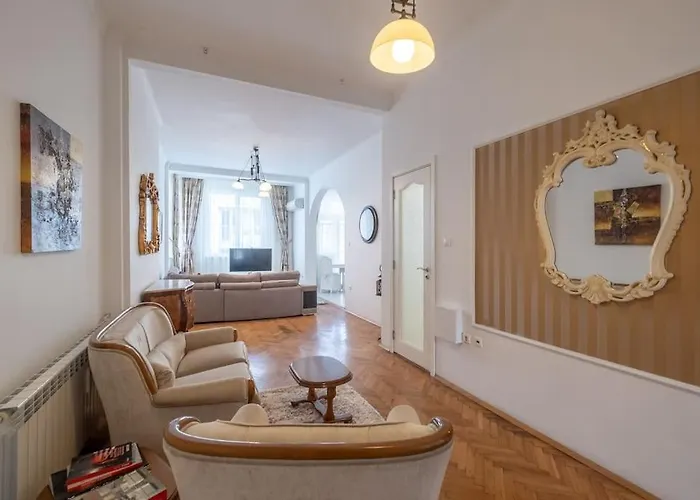 Aristocratic Elegant 2 Bdrm Spacious Center 索菲亞