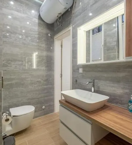 Apartamento Aristocratic Elegant 2 Bdrm Spacious Center