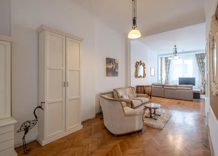 Apartmán Aristocratic Elegant 2 Bdrm Spacious Center