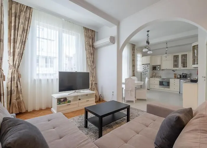 Aristocratic Elegant 2 Bdrm Spacious Center Apartamento *