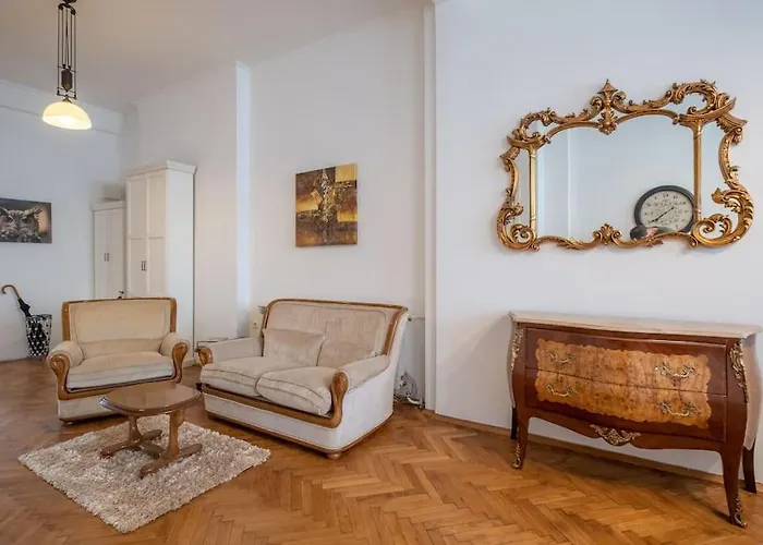 Aristocratic Elegant 2 Bdrm Spacious Center Apartamento Sofía