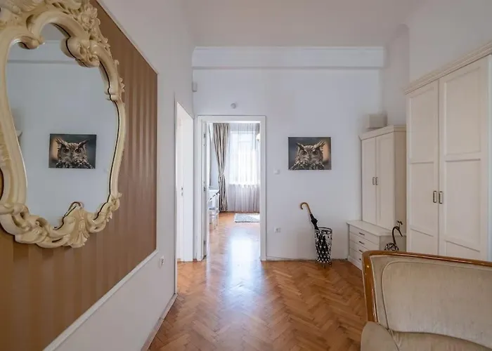 Aristocratic Elegant 2 Bdrm Spacious Center