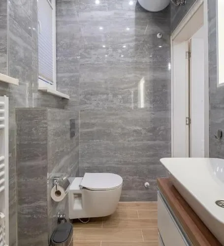 Aristocratic Elegant 2 Bdrm Spacious Center