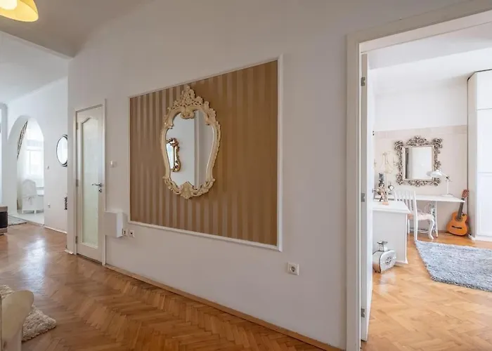 Aristocratic Elegant 2 Bdrm Spacious Center Sofie