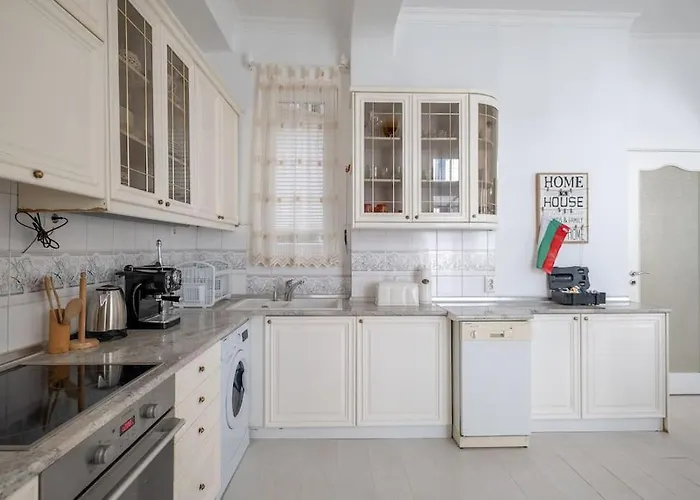 Aristocratic Elegant 2 Bdrm Spacious Center Sofía