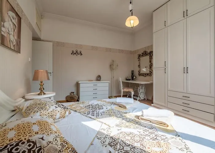 Aristocratic Elegant 2 Bdrm Spacious Center Appartement Sofia