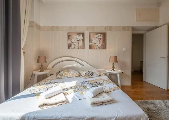 Appartement Aristocratic Elegant 2 Bdrm Spacious Center Sofia