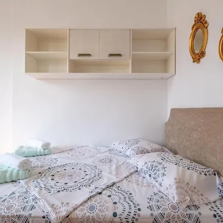 Apartamento Aristocratic Elegant 2 Bdrm Spacious Center Sófia