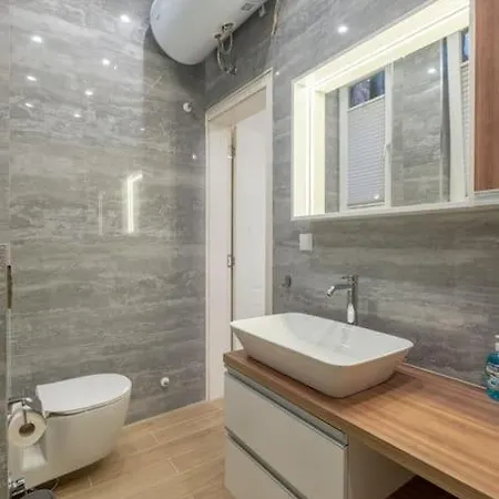 Apartamento Aristocratic Elegant 2 Bdrm Spacious Center