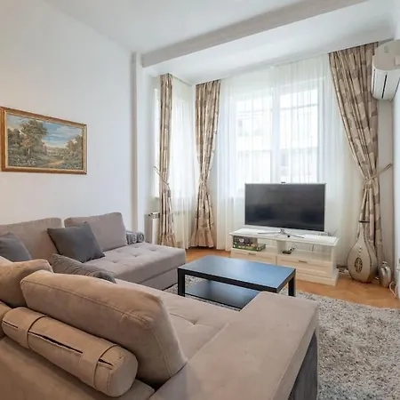 Aristocratic Elegant 2 Bdrm Spacious Center * Sófia