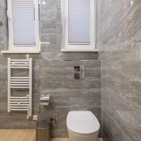 Aristocratic Elegant 2 Bdrm Spacious Center Sófia