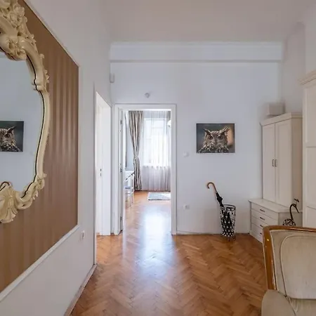 Aristocratic Elegant 2 Bdrm Spacious Center