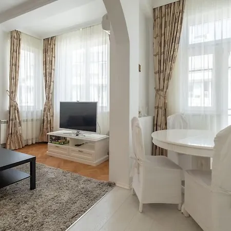 Aristocratic Elegant 2 Bdrm Spacious Center * Sófia