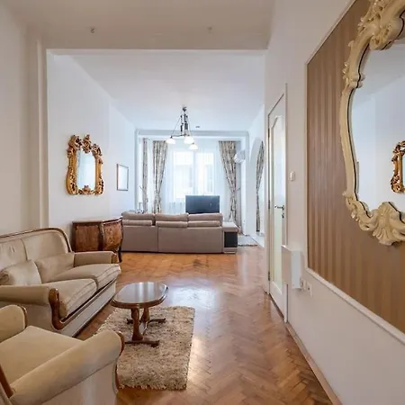 Apartamento Aristocratic Elegant 2 Bdrm Spacious Center Sófia